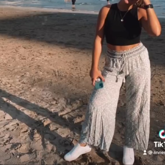 Flowy pants!💫 - Picture 2 of 4